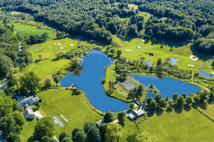 Airbnb ubytování, které má vlastní golfové hřiště!