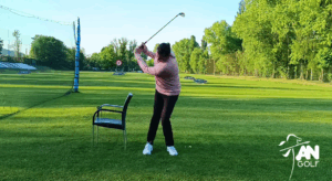 Jak pracovat s hlavou během golfového švihu.